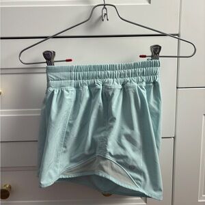 Lulu Lemon Low-Rise Hotty Hot Lined 4” - SIZE 6